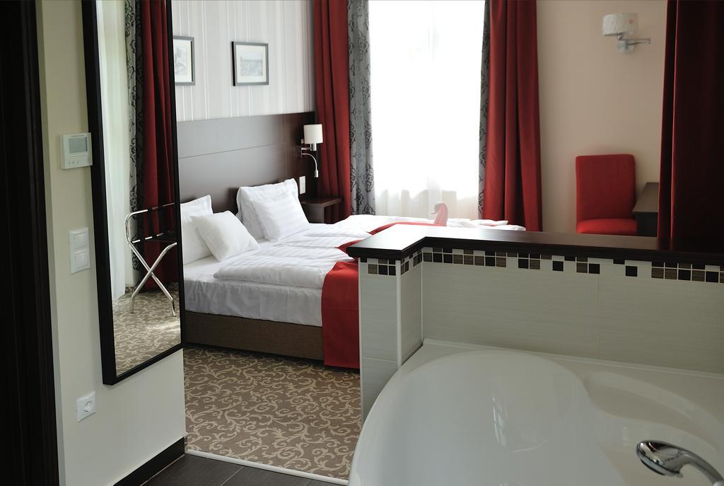Corner Hotel & Kavehaz Dunaújváros 部屋 写真
